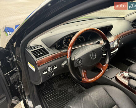 Чорний Мерседес С Клас, об'ємом двигуна 5.46 л та пробігом 245 тис. км за 8500 $, фото 10 на Automoto.ua