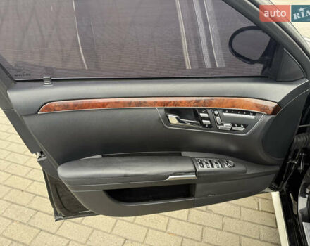 Чорний Мерседес С Клас, об'ємом двигуна 5.46 л та пробігом 245 тис. км за 8500 $, фото 8 на Automoto.ua