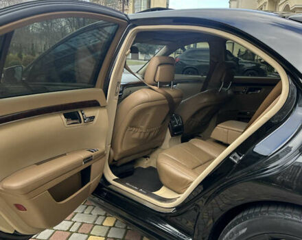 Черный Мерседес С Класс, объемом двигателя 5.5 л и пробегом 260 тыс. км за 13000 $, фото 13 на Automoto.ua