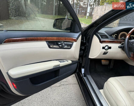 Чорний Мерседес С Клас, об'ємом двигуна 5.5 л та пробігом 243 тис. км за 12999 $, фото 33 на Automoto.ua