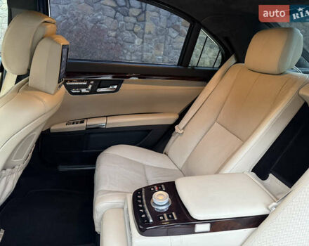 Чорний Мерседес С Клас, об'ємом двигуна 5.5 л та пробігом 243 тис. км за 12999 $, фото 25 на Automoto.ua