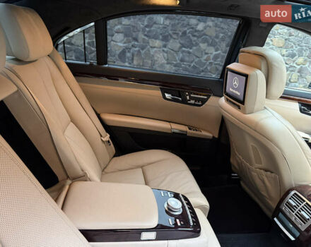 Чорний Мерседес С Клас, об'ємом двигуна 5.5 л та пробігом 243 тис. км за 12999 $, фото 30 на Automoto.ua