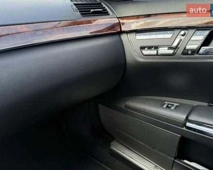 Черный Мерседес С Класс, объемом двигателя 5.46 л и пробегом 440 тыс. км за 10000 $, фото 15 на Automoto.ua