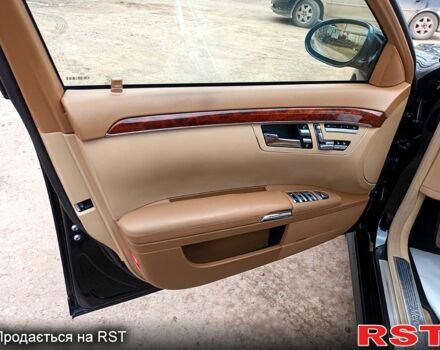 Чорний Мерседес С Клас, об'ємом двигуна 5.4 л та пробігом 208 тис. км за 17500 $, фото 6 на Automoto.ua