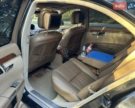 Черный Мерседес С Класс, объемом двигателя 5.5 л и пробегом 399 тыс. км за 13500 $, фото 15 на Automoto.ua