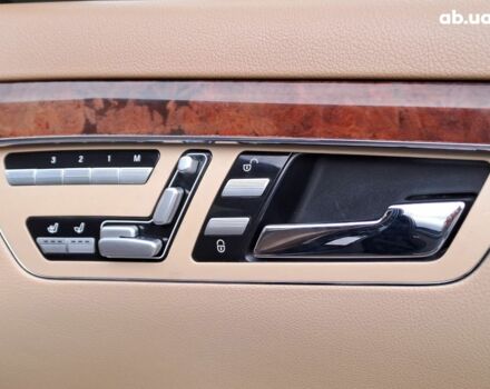 Черный Мерседес С Класс, объемом двигателя 5.5 л и пробегом 261 тыс. км за 10490 $, фото 14 на Automoto.ua