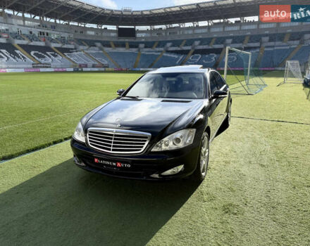 Черный Мерседес С Класс, объемом двигателя 5.5 л и пробегом 288 тыс. км за 10500 $, фото 1 на Automoto.ua