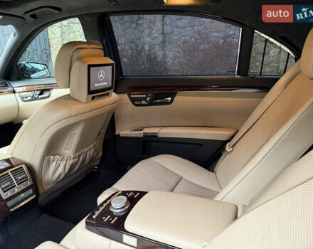 Чорний Мерседес С Клас, об'ємом двигуна 5.5 л та пробігом 243 тис. км за 12999 $, фото 24 на Automoto.ua