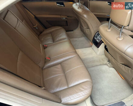 Черный Мерседес С Класс, объемом двигателя 5.5 л и пробегом 290 тыс. км за 10000 $, фото 29 на Automoto.ua