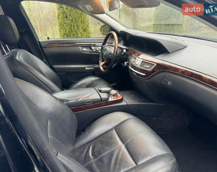 Черный Мерседес С Класс, объемом двигателя 5.46 л и пробегом 270 тыс. км за 9500 $, фото 8 на Automoto.ua