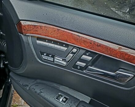 Черный Мерседес С Класс, объемом двигателя 5.5 л и пробегом 330 тыс. км за 10000 $, фото 6 на Automoto.ua