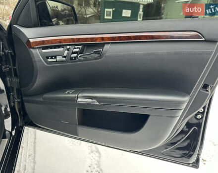 Чорний Мерседес С Клас, об'ємом двигуна 5.46 л та пробігом 129 тис. км за 17000 $, фото 19 на Automoto.ua