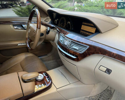 Черный Мерседес С Класс, объемом двигателя 5.46 л и пробегом 290 тыс. км за 9900 $, фото 27 на Automoto.ua