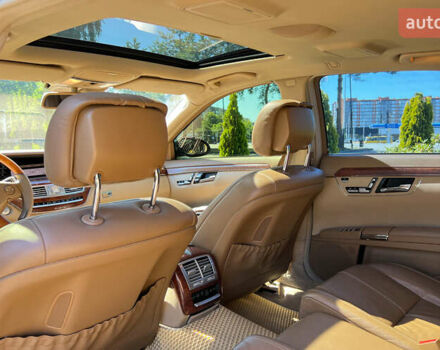 Черный Мерседес С Класс, объемом двигателя 3.5 л и пробегом 315 тыс. км за 10600 $, фото 12 на Automoto.ua