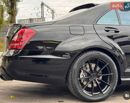 Черный Мерседес С Класс, объемом двигателя 5.46 л и пробегом 258 тыс. км за 15000 $, фото 7 на Automoto.ua