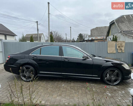 Черный Мерседес С Класс, объемом двигателя 5.46 л и пробегом 250 тыс. км за 12500 $, фото 1 на Automoto.ua
