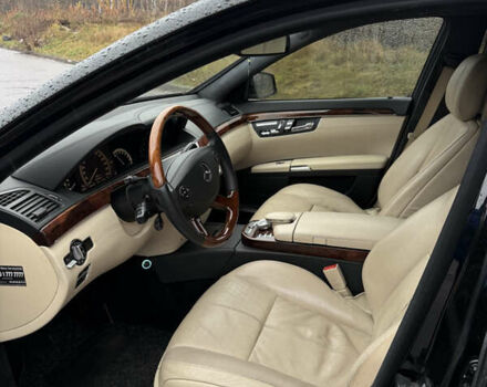 Черный Мерседес С Класс, объемом двигателя 5.5 л и пробегом 237 тыс. км за 9999 $, фото 8 на Automoto.ua