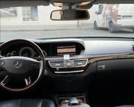 Черный Мерседес С Класс, объемом двигателя 5.46 л и пробегом 440 тыс. км за 10000 $, фото 7 на Automoto.ua