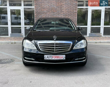 Черный Мерседес С Класс, объемом двигателя 5.5 л и пробегом 117 тыс. км за 49990 $, фото 2 на Automoto.ua