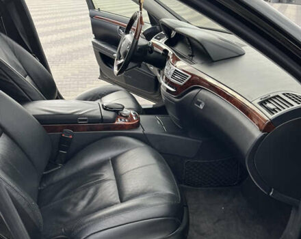 Черный Мерседес С Класс, объемом двигателя 5.5 л и пробегом 165 тыс. км за 15500 $, фото 24 на Automoto.ua