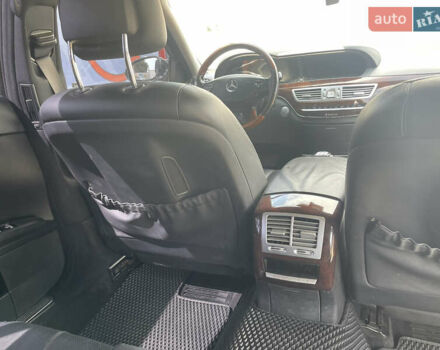 Чорний Мерседес С Клас, об'ємом двигуна 5.5 л та пробігом 260 тис. км за 12999 $, фото 28 на Automoto.ua