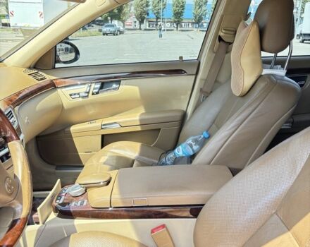 Чорний Мерседес С Клас, об'ємом двигуна 5.5 л та пробігом 262 тис. км за 13000 $, фото 10 на Automoto.ua