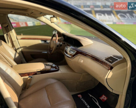 Черный Мерседес С Класс, объемом двигателя 5.5 л и пробегом 288 тыс. км за 10500 $, фото 39 на Automoto.ua