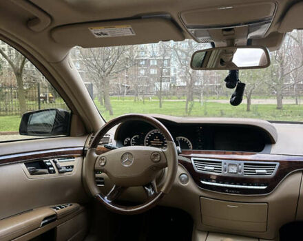 Черный Мерседес С Класс, объемом двигателя 5.5 л и пробегом 260 тыс. км за 13000 $, фото 16 на Automoto.ua