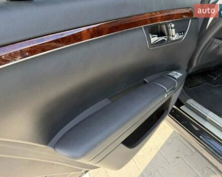 Черный Мерседес С Класс, объемом двигателя 5.46 л и пробегом 440 тыс. км за 10000 $, фото 13 на Automoto.ua