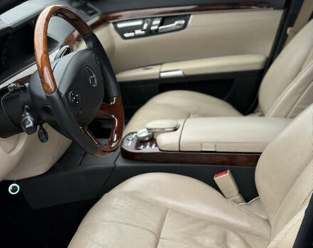 Черный Мерседес С Класс, объемом двигателя 5.5 л и пробегом 237 тыс. км за 9999 $, фото 7 на Automoto.ua