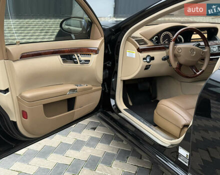 Черный Мерседес С Класс, объемом двигателя 5.46 л и пробегом 70 тыс. км за 20500 $, фото 6 на Automoto.ua