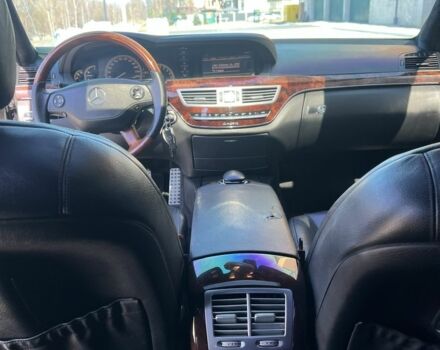 Чорний Мерседес С Клас, об'ємом двигуна 5.5 л та пробігом 300 тис. км за 11800 $, фото 16 на Automoto.ua