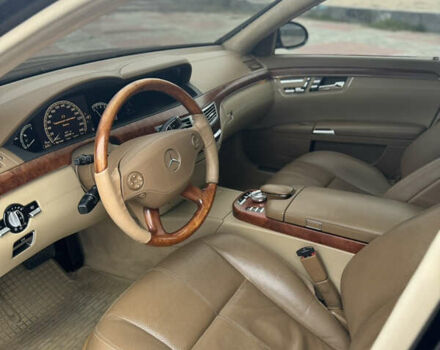 Чорний Мерседес С Клас, об'ємом двигуна 5.5 л та пробігом 182 тис. км за 17999 $, фото 1 на Automoto.ua