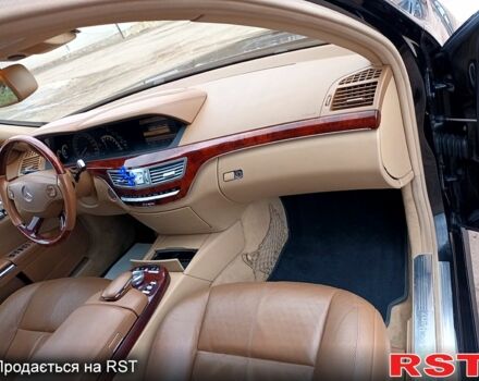 Чорний Мерседес С Клас, об'ємом двигуна 5.4 л та пробігом 208 тис. км за 17500 $, фото 10 на Automoto.ua