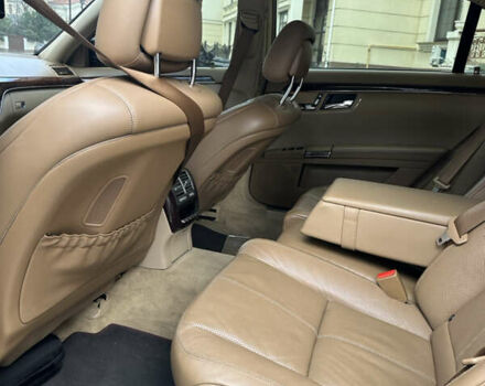 Черный Мерседес С Класс, объемом двигателя 5.5 л и пробегом 260 тыс. км за 13000 $, фото 14 на Automoto.ua