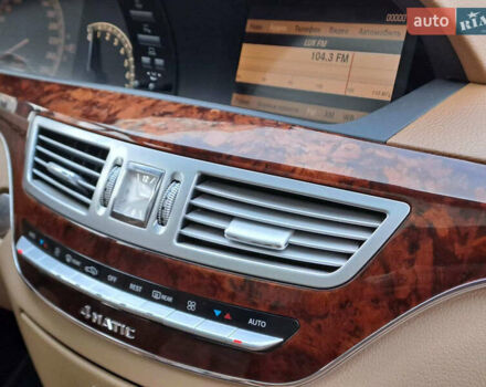 Черный Мерседес С Класс, объемом двигателя 5.5 л и пробегом 261 тыс. км за 10490 $, фото 16 на Automoto.ua