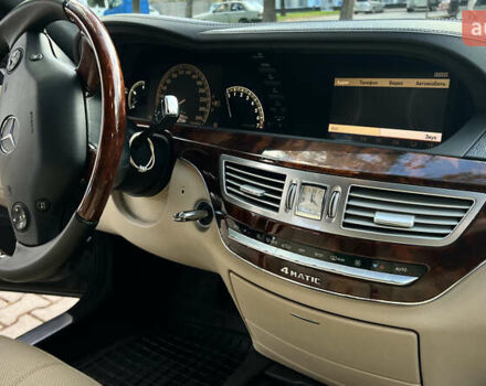 Черный Мерседес С Класс, объемом двигателя 3.5 л и пробегом 273 тыс. км за 11200 $, фото 22 на Automoto.ua