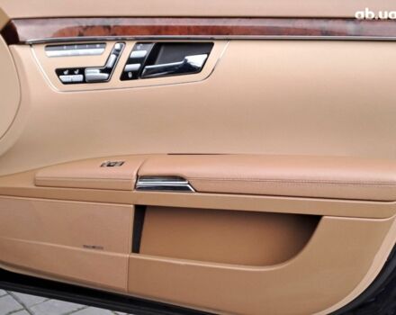 Черный Мерседес С Класс, объемом двигателя 5.5 л и пробегом 261 тыс. км за 10490 $, фото 17 на Automoto.ua