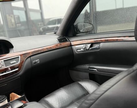 Черный Мерседес С Класс, объемом двигателя 3 л и пробегом 226 тыс. км за 10000 $, фото 3 на Automoto.ua