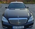 Черный Мерседес С Класс, объемом двигателя 5.51 л и пробегом 117 тыс. км за 27000 $, фото 1 на Automoto.ua