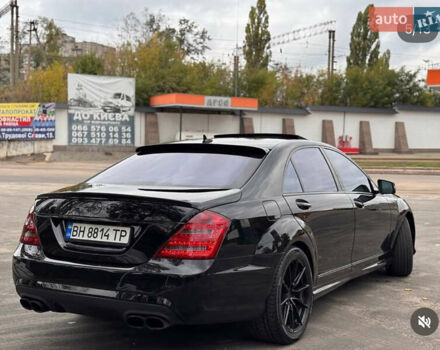 Черный Мерседес С Класс, объемом двигателя 5.46 л и пробегом 258 тыс. км за 15000 $, фото 4 на Automoto.ua