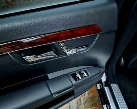 Черный Мерседес С Класс, объемом двигателя 5.5 л и пробегом 330 тыс. км за 10000 $, фото 9 на Automoto.ua