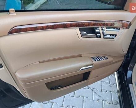 Чорний Мерседес С Клас, об'ємом двигуна 5.46 л та пробігом 357 тис. км за 9999 $, фото 20 на Automoto.ua