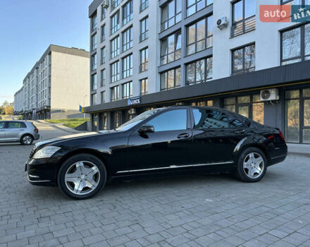 Черный Мерседес С Класс, объемом двигателя 5.5 л и пробегом 399 тыс. км за 13500 $, фото 1 на Automoto.ua