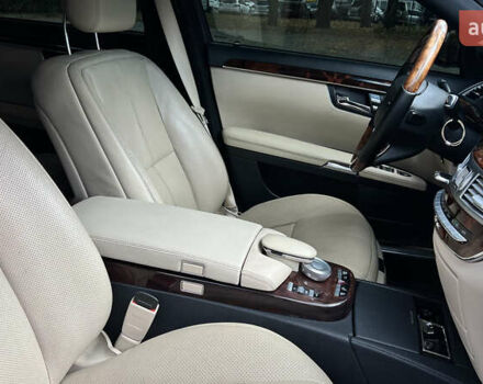 Черный Мерседес С Класс, объемом двигателя 3.5 л и пробегом 273 тыс. км за 11200 $, фото 19 на Automoto.ua