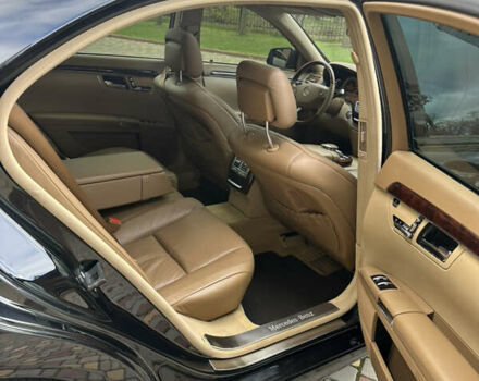 Черный Мерседес С Класс, объемом двигателя 5.5 л и пробегом 260 тыс. км за 13000 $, фото 18 на Automoto.ua