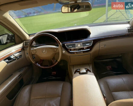 Черный Мерседес С Класс, объемом двигателя 5.5 л и пробегом 288 тыс. км за 10500 $, фото 46 на Automoto.ua