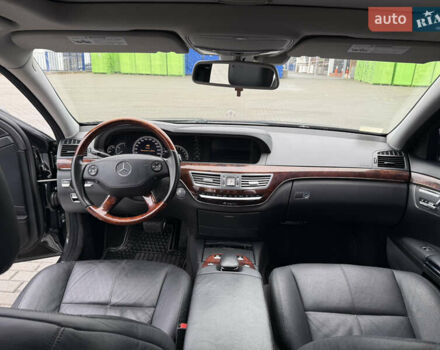 Чорний Мерседес С Клас, об'ємом двигуна 5.46 л та пробігом 245 тис. км за 8500 $, фото 17 на Automoto.ua