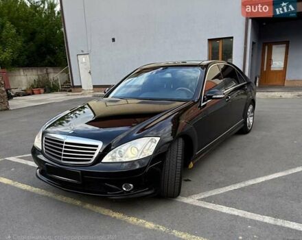 Черный Мерседес С Класс, объемом двигателя 5.46 л и пробегом 440 тыс. км за 10000 $, фото 1 на Automoto.ua