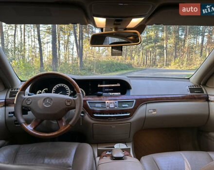 Черный Мерседес С Класс, объемом двигателя 5.5 л и пробегом 399 тыс. км за 13500 $, фото 8 на Automoto.ua